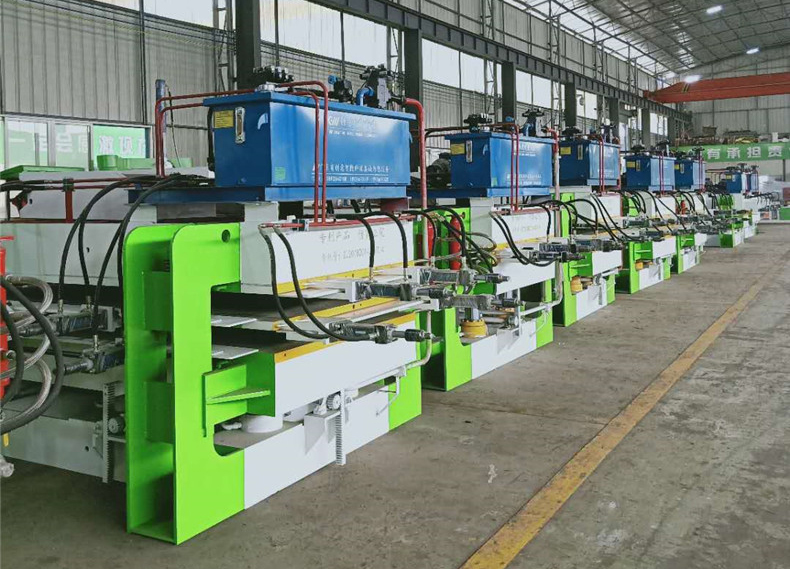 車間拼板熱壓機(jī)采用不銹鋼板，提高使用壽命；四面?zhèn)葔簾o(wú)縫對(duì)接