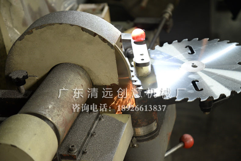 多片鋸機(jī)器鋸片使用進(jìn)口鋼板和進(jìn)口合金刀頭，超薄鋸路