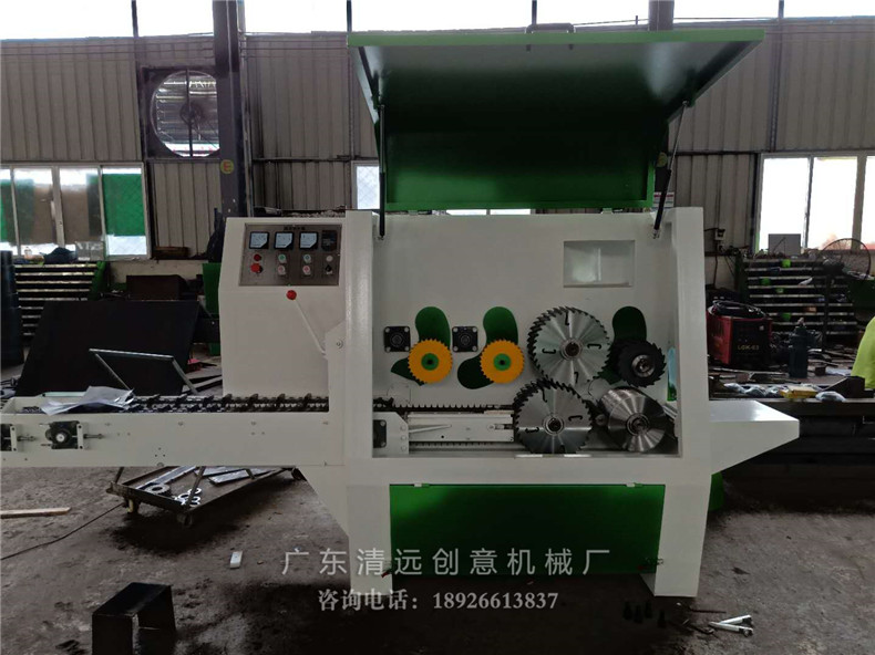 圓木多片鋸采用V型送料鏈自動(dòng)對中，送料更穩(wěn)定