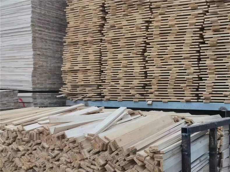 生產(chǎn)加工線設(shè)備適合口徑在200mm以下的杉木材料，可以做指接板，細(xì)木工板、家俱料、包裝料等實(shí)木板材的加工。  